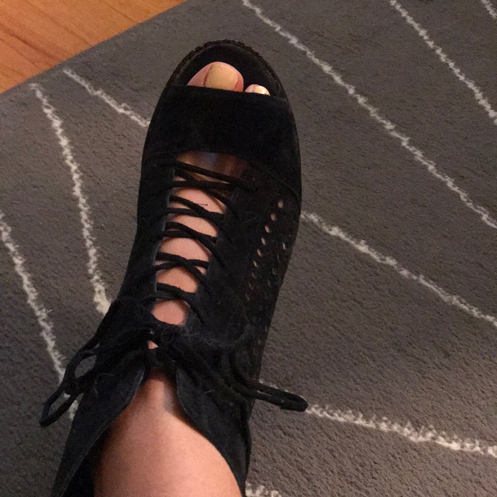 Vince Camuto lace up block heel bootie - Picture 4 of 4